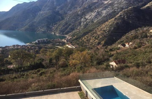 Risan Apartamento | Peaceful flat with pool & great view in Risan! - View 9