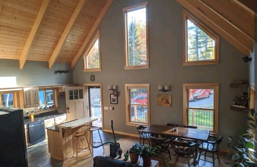 Whitefield Chalet De Esquí | Peaceful Forest Chalet