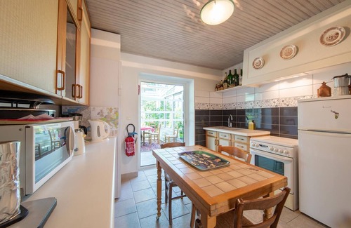 Saint-Benoit-sur-Loire Cama Y Desayuno | Habitaciones tranquilas con jardín floral y comidas caseras, se admiten mascotas