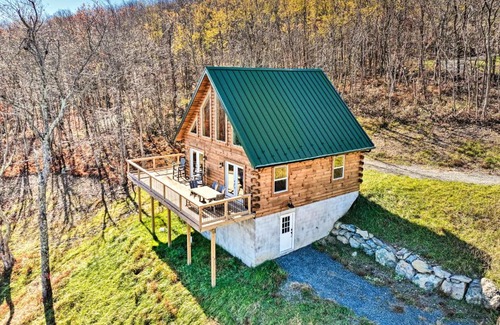 Dyke Casa | Peaceful Free Union Cabin with Deck and Mtn Views