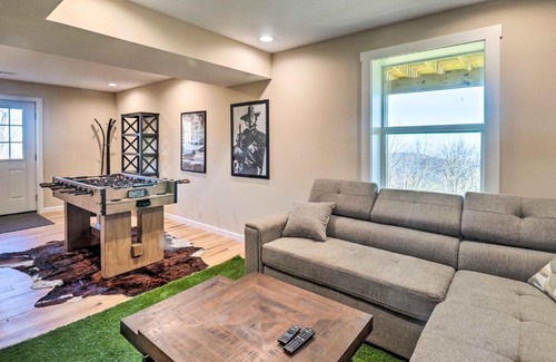 Dyke Casa | Peaceful Free Union Cabin with Deck and Mtn Views