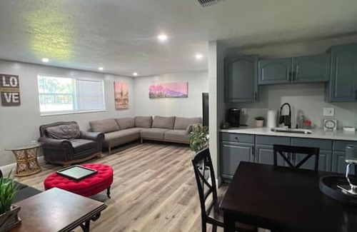 Citrus Park Casa | Peaceful getaway and Explore Tampa!