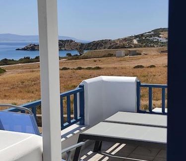 Ampelas Apartamento | Peaceful getaway for 2 - amazing sea view/sunbeds!