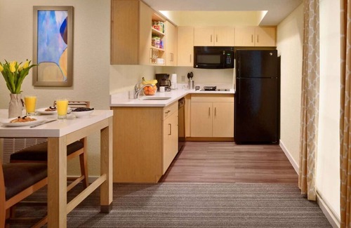 Sandy Springs Complejo | Peaceful Getaway in Atlanta! Full Kitchen, Free Breakfast, Pet-friendly Property