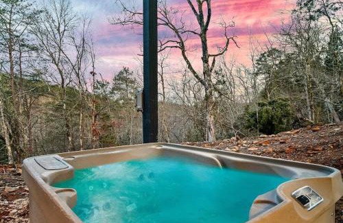 Sevierville Casa | Peaceful Getaway Luxe Cabin w Private Pool