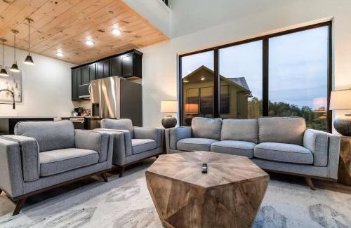 Sevierville Casa | Peaceful Getaway Luxe Cabin w Private Pool
