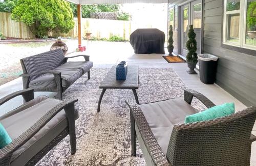 Fayetteville Casa | Peaceful Getaway - Patio Nature Custom Showers