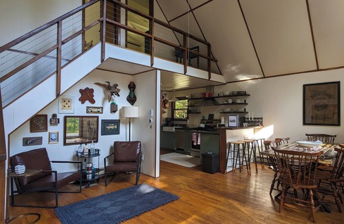 Town of Colchester Chalet De Esquí | Peaceful getaway w/ modern comforts - Great for families, groups & nature lovers
