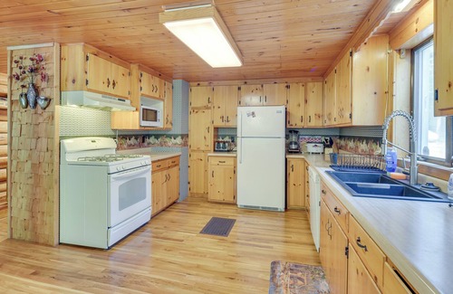 Grantsburg Cabina | Peaceful Grantsburg Log Cabin w/ Patio + Fire Pit!