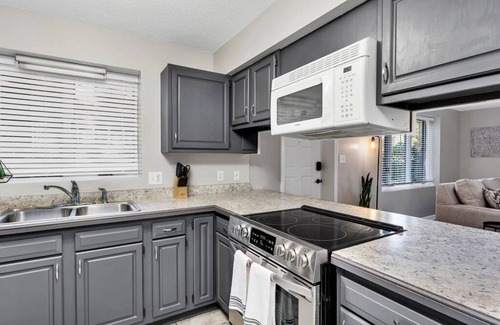 Southern Pines Condominio | Peaceful Ground Floor Golf Course Condo! Great for Longer Stays!