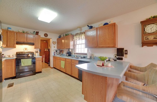 Almo Cabaña | Peaceful Hazel Cottage w/ Deck & Yard!