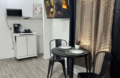 Maryvale Casa | Peaceful hidden Gem 1-bedroom casita with private entrance west Phoenix