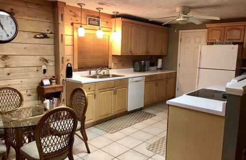 Centerville Cabina | Peaceful Hills Cabin on 97 Acres - Clean, Family-Friendly, Peaceful & Quiet!