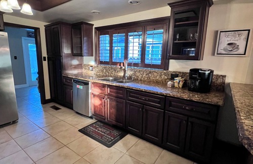 Riverside Casa | Peaceful Historical Home, close to great hiking trails. near downtown Riverside.