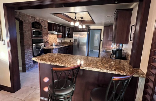 Riverside Casa | Peaceful Historical Home, close to great hiking trails. near downtown Riverside.