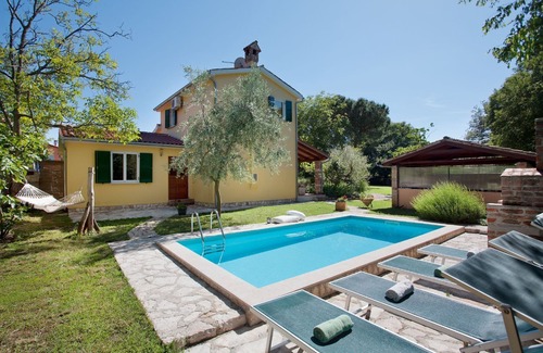 Babici Casa | Tranquila casa de vacaciones en Umag con piscina