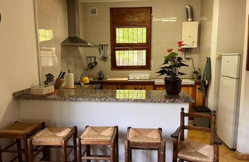 Crespia Casa | casa de vacaciones tranquila, sin ruido ni vecinos ruidosos. Piscina privada .