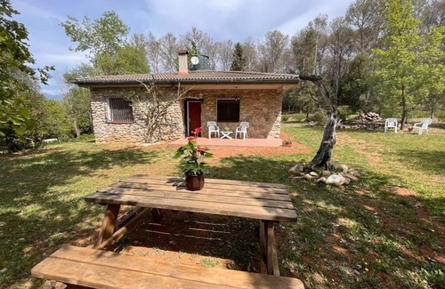 Crespia Casa | casa de vacaciones tranquila, sin ruido ni vecinos ruidosos. Piscina privada .