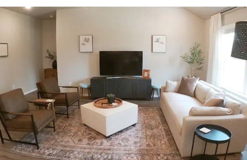 Bentonville - Fayetteville Casa | Peaceful home, conveniently located!