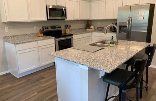 Bentonville - Fayetteville Casa | Peaceful home, conveniently located!