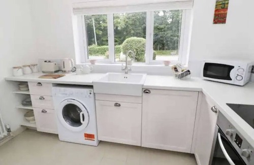 Grendon Cabaña | Peaceful home from home cottage beautifully presented in village location.