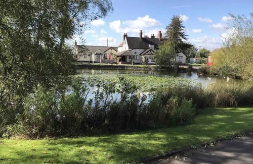 Grendon Cabaña | Peaceful home from home cottage beautifully presented in village location.