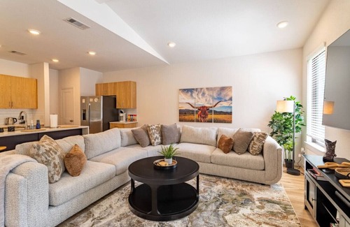 Roman Forest Casa | Peaceful home near 59 N