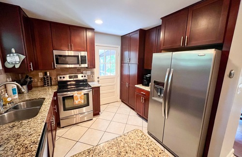 Durham Casa | Peaceful home near Southpoint/RDU Airport (Can Sleep 17)