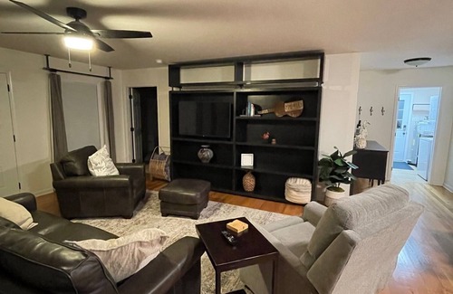 Dickson Casa | Peaceful home on an acre - close to town!