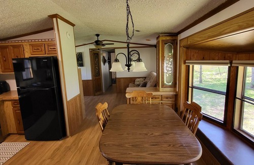 Waupaca Casa | Peaceful home on little Round lake near EAA, Iola car show & the Packer Stadium.