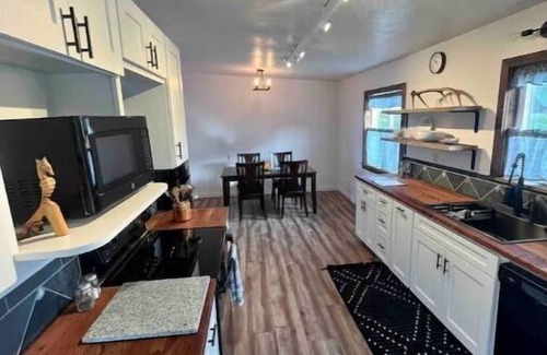 Arcata Casa | Peaceful home overlooking the river and ocean!