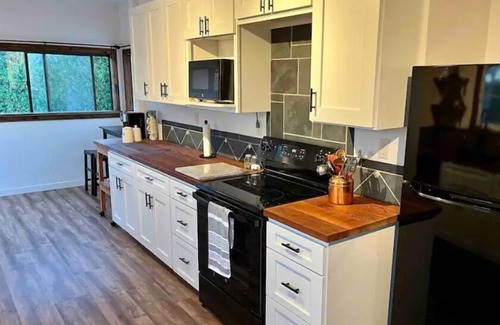 Arcata Casa | Peaceful home overlooking the river and ocean!