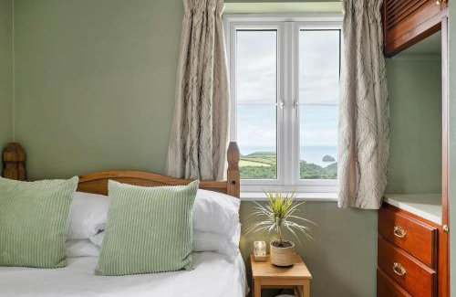 Trewarmett Casa | Peaceful Home Sea Views Private Parking