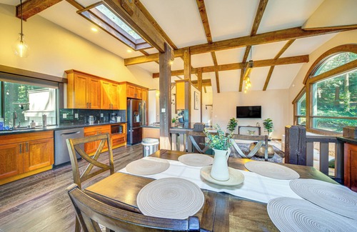 Sammamish Casa | Peaceful Home w/ Partial Lake Sammamish View!