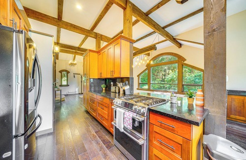 Sammamish Casa | Peaceful Home w/ Partial Lake Sammamish View!