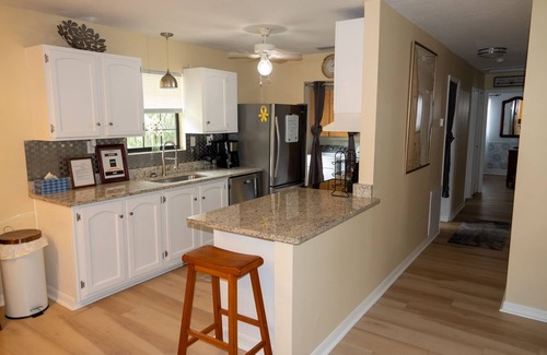 Marineland Acres Casa | Peaceful Home with a Private Guest House in the Backyard! Easy Beach Access!