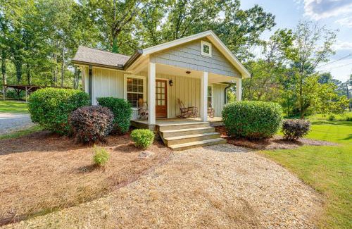 Rome Casa | Peaceful Home with Porch and Yard, 5 Mi to Rome!