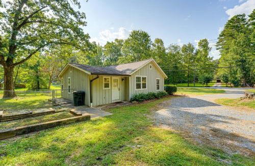 Rome Casa | Peaceful Home with Porch and Yard, 5 Mi to Rome!