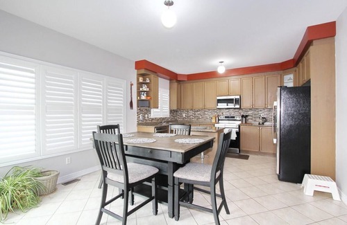 Brampton Casa | Peaceful House at Mount Pleasant