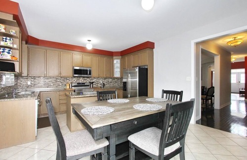 Brampton Casa | Peaceful House at Mount Pleasant