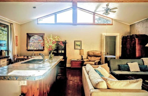 Denman Island Casa | Peaceful Island-style garden filled acreage