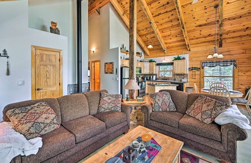 Indian Mountain Cabina | Peaceful Jefferson Cabin w/ Deck - Pets Welcome!
