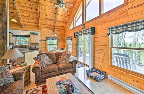 Indian Mountain Cabina | Peaceful Jefferson Cabin w/ Deck - Pets Welcome!