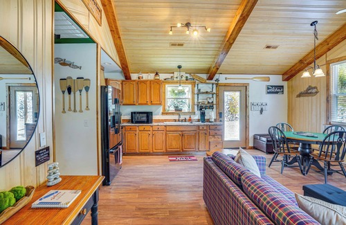 Kuttawa Cabina | Peaceful Kuttawa Cabin w/ Fire Pit: Explore & Play