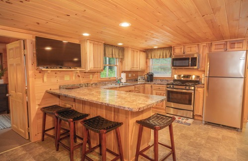 Rangeley Plantation Cabina | Peaceful Lakeside Cabin
