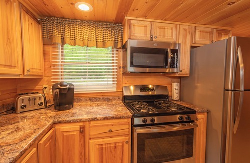 Rangeley Plantation Cabina | Peaceful Lakeside Cabin