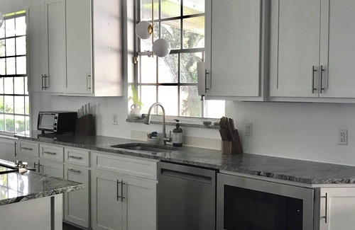 Lake Alfred Casa | Peaceful Lake House retreat. Family and pet friendly near Disney World!