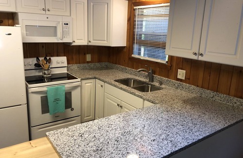 Gray Cabina | Peaceful Lakefront Cabin on Crystal Lake