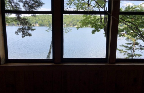 Gray Cabina | Peaceful Lakefront Cabin on Crystal Lake
