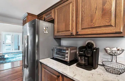 New London Casa | Peaceful Lakefront Retreat: private dock, deck, arcade and more!